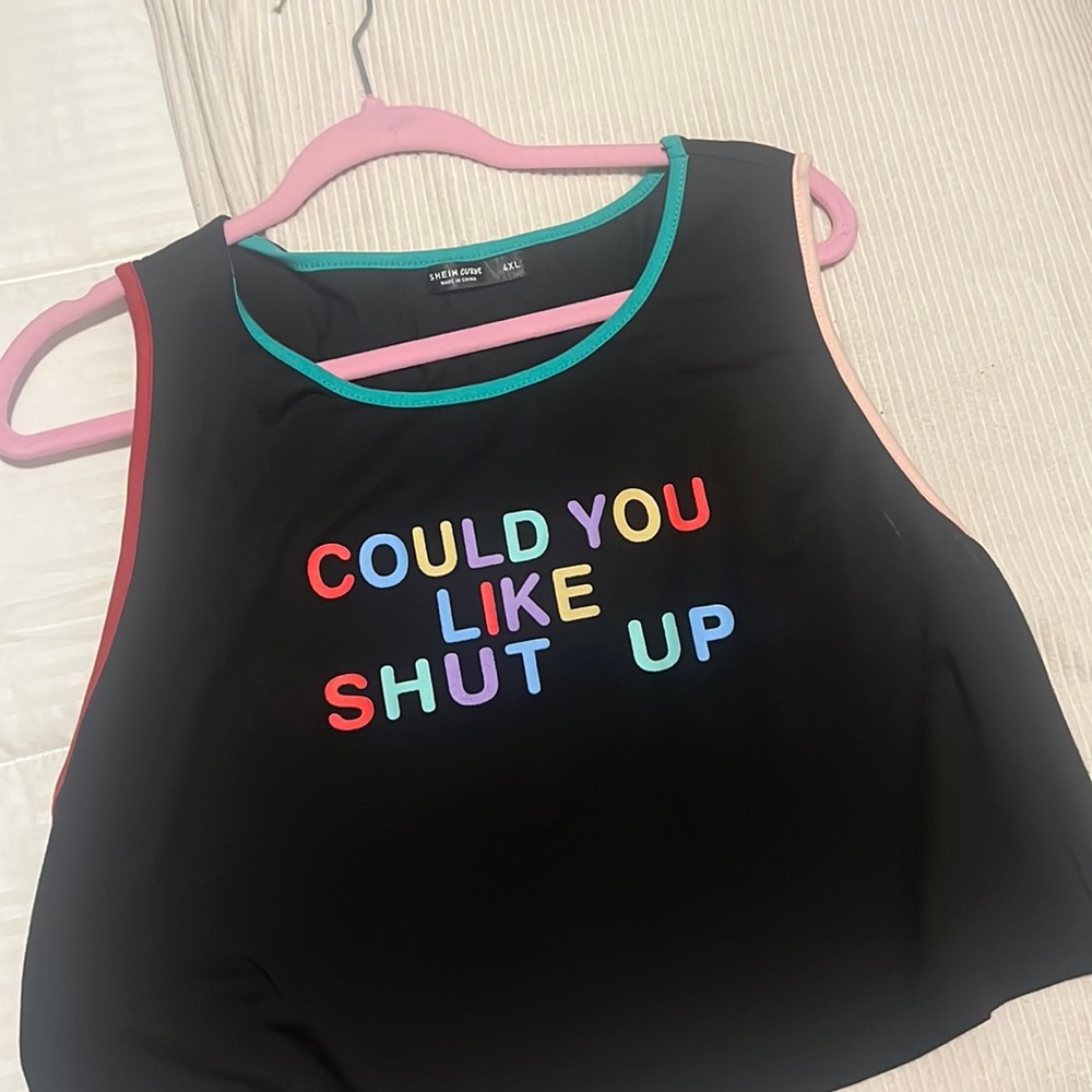 SHEIN Curve Graphic Cropped Tank
